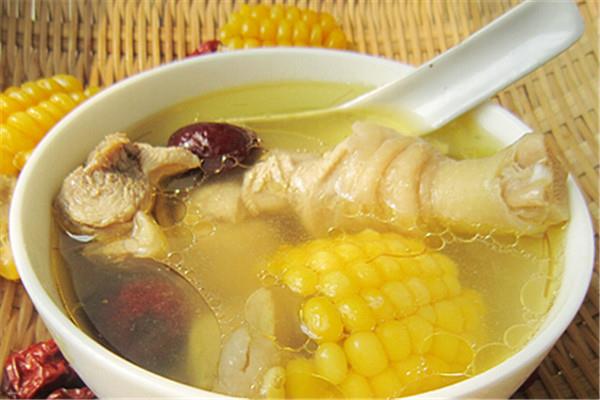 鸡汤可以放胡萝卜吗 鸡汤的吃法