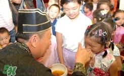 端午节雄黄酒应该怎么用？雄黄酒的功效与作用