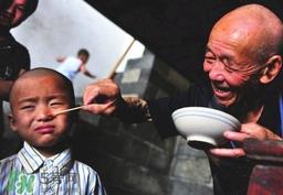 端午节雄黄酒应该怎么用？雄黄酒的功效与作用