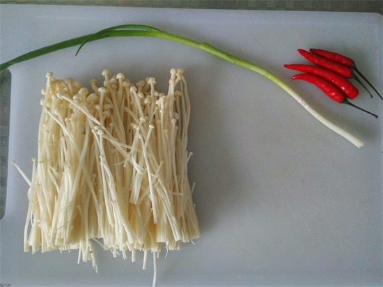 烤金针菇好吃的做法 烤箱版与家庭版推荐 烤金针菇好吃的做法 烤箱版与家庭版推荐