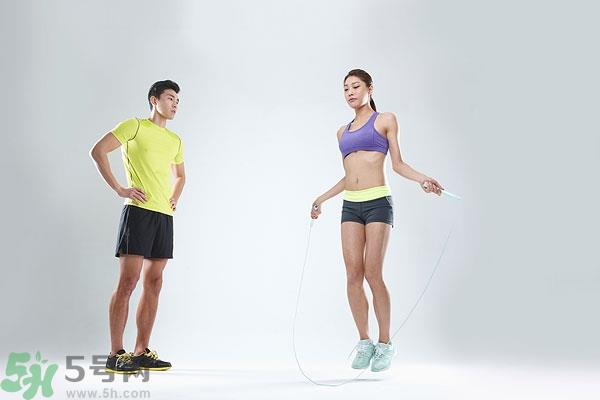 跳绳有什么好处?跳绳有什么好处和坏处? 跳绳有什么好处?跳绳有什么好处和坏处?
