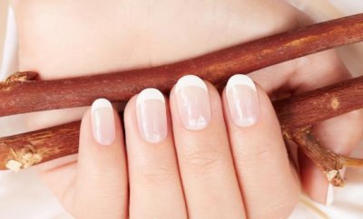 ​指甲保养也是一门学问 如何处理指甲表面不光滑的情况