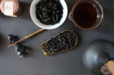 ​岩茶怎么冲泡好喝 岩茶用盖碗好还是紫砂好