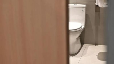 ​官方辟谣“上海付费马桶圈充值1000元用13.8万次”：假的！