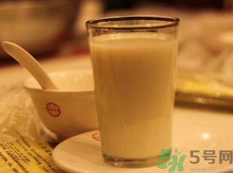 木瓜可以和豆浆一起吃吗?木瓜能和豆浆同吃吗? 木瓜可以和豆浆一起吃吗?木瓜能和豆浆同吃吗?