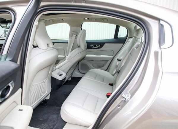 沃尔沃s60属于什么档次?沃尔沃s60的优缺点有哪些-