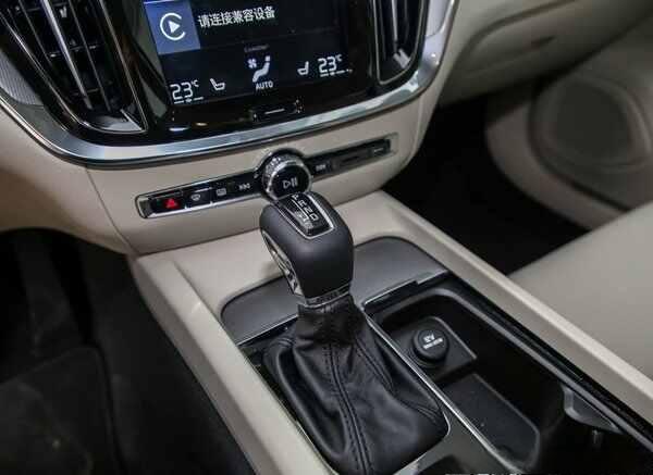 沃尔沃s60属于什么档次?沃尔沃s60的优缺点有哪些-