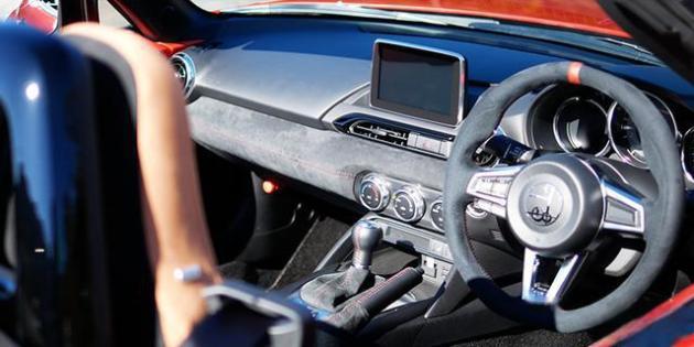 电业局长家里查出的光冈女王,是什么来头?-