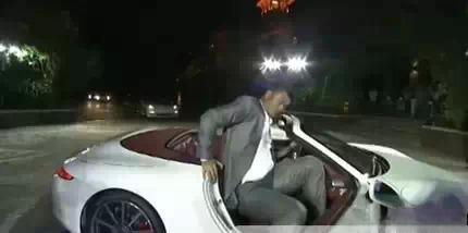 身高2米26的姚明，他究竟开什么车？-