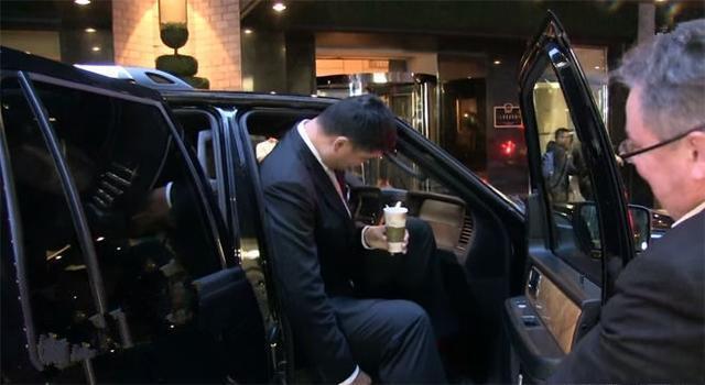 身高2米26的姚明，他究竟开什么车？-