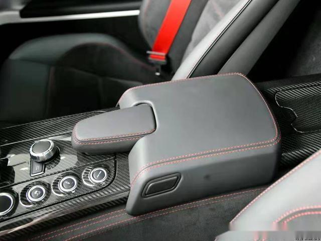 奔驰SlS AMG，一款非常经典的跑车，有什么亮点呢-