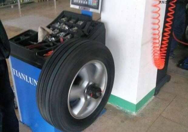 方向盘抖动原因及解决办法，方向盘左右晃动是什么原因-