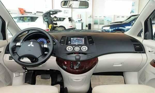 三菱GRANDIS是什么车？三菱GRANDIS中文名叫什么-