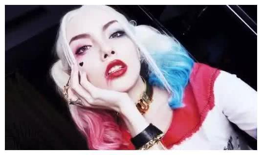 扮演小丑女的明星,陈美嘉美出新境界,而她美颜开十级还是辣眼