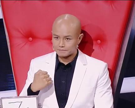 44乐嘉街头商演反响平平,喝醉酒失控将星途尽毁,堪称“第一人”