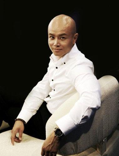 44乐嘉街头商演反响平平,喝醉酒失控将星途尽毁,堪称“第一人”