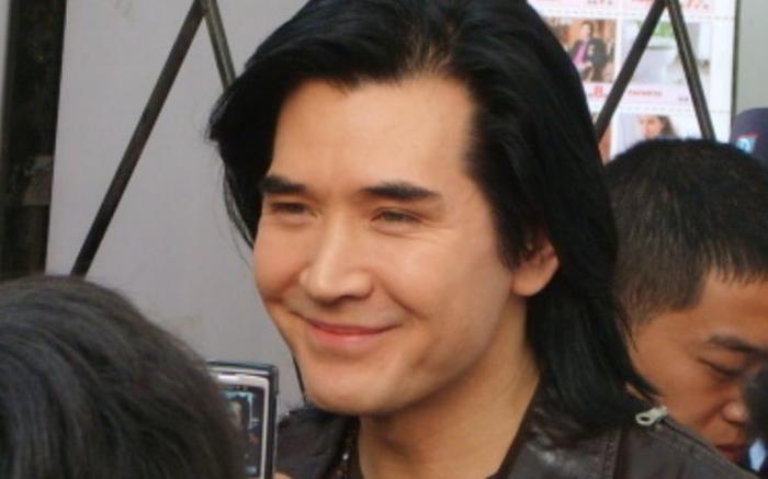 曾经一炮而红的费翔，现在过的怎么样了？一生未娶晚年凄凉