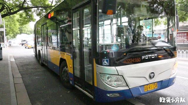 无接触公交地铁,扫码就能坐