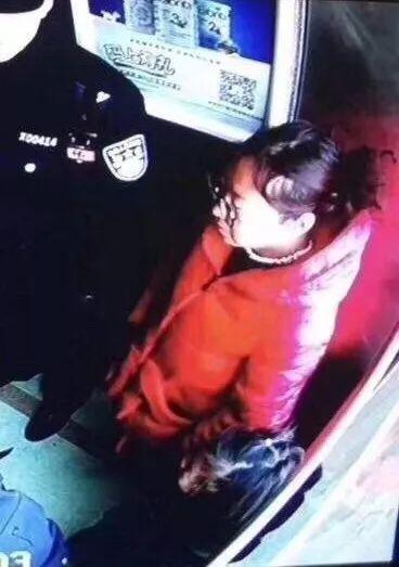 何兴丽事件-柯基走失,找到时却被扔下6楼