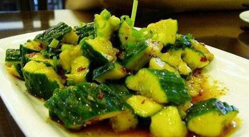 教你做馋人的“拍黄瓜”,只需一碗调料汁,让你的夏天没那么难熬