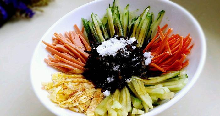 教你做馋人的“拍黄瓜”,只需一碗调料汁,让你的夏天没那么难熬