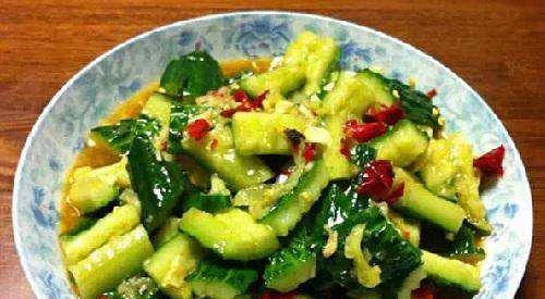 教你做馋人的“拍黄瓜”,只需一碗调料汁,让你的夏天没那么难熬