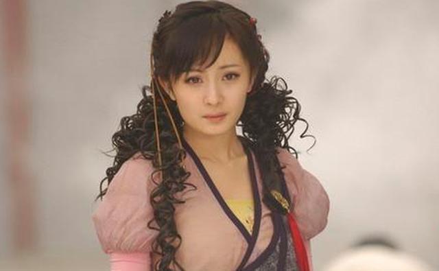 两人同演《仙剑奇侠传》走红，今一人经典无数，她却胖的认不出来