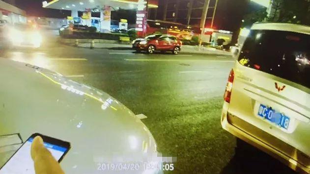 大学生酒驾共享汽车出车祸?真相:新手司机技术不熟练