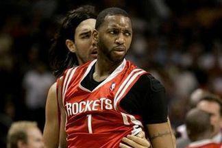 姚明和奥尼尔球场打架,麦迪眼神霸气逼人,秒杀对手