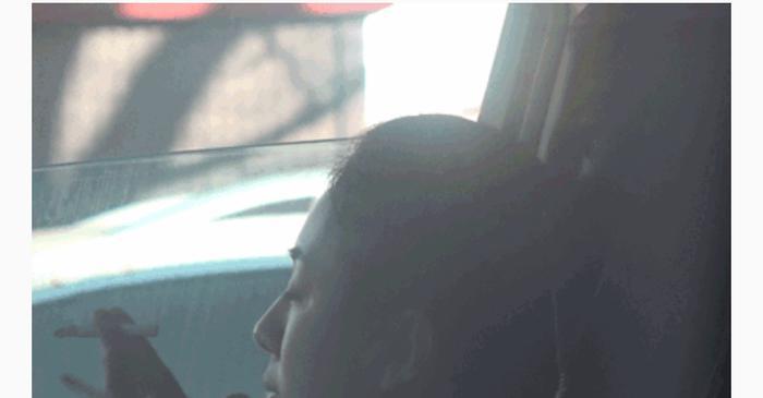 又一位明星恋情曝光,男友脱外套为她取暖,相约看房好事将近?