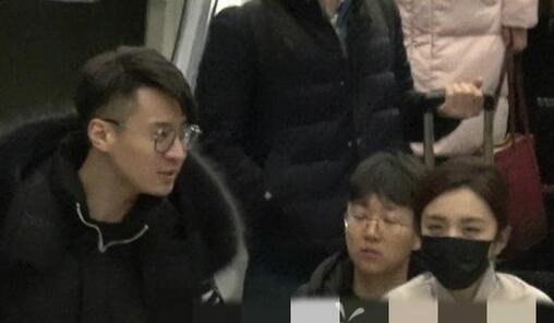 又一位明星恋情曝光,男友脱外套为她取暖,相约看房好事将近?