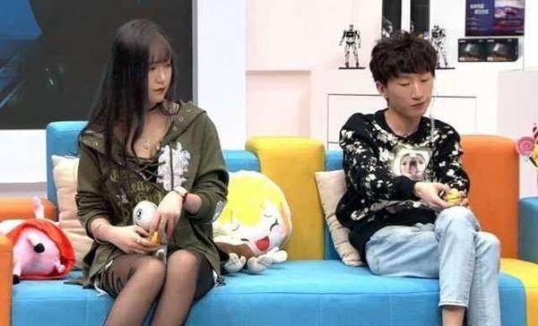 LOL：斗鱼二台女解说被爆黑料，网友迅速粉转路，这种事不能接受