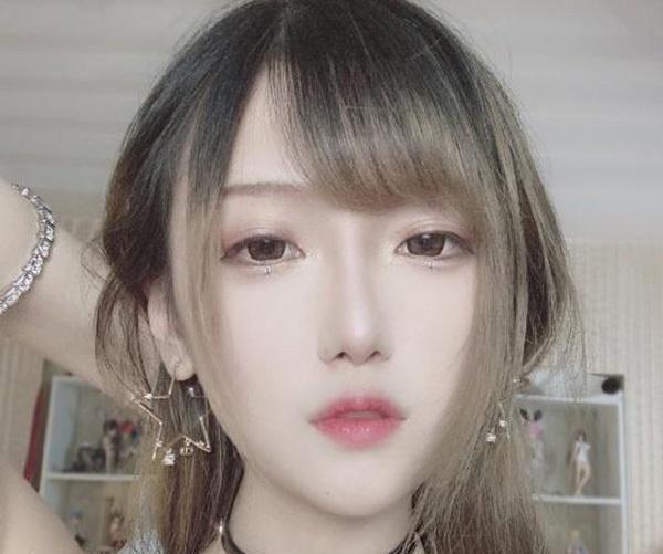 LOL：斗鱼二台女解说被爆黑料，网友迅速粉转路，这种事不能接受