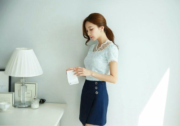 气质蕾丝美女短裙长腿性感诱惑私房美女图片