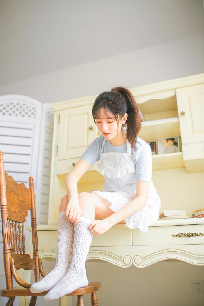 极品美女尤物性感白丝美腿私房诱人写真图片