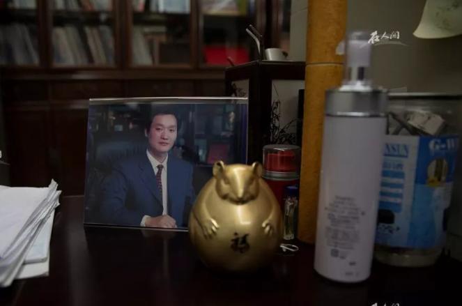 富二代靠分家的200万起家，10年赚4亿，因政府“政策取消”而衰败