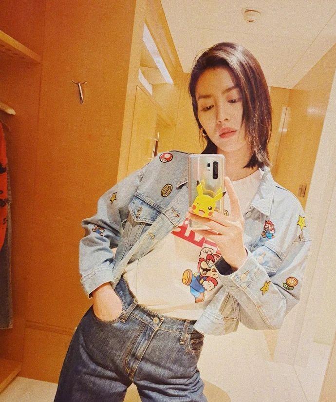 身高一米五的女生，穿外套通常不会超过臀部，刘雯都这样穿