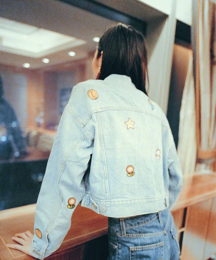 身高一米五的女生，穿外套通常不会超过臀部，刘雯都这样穿