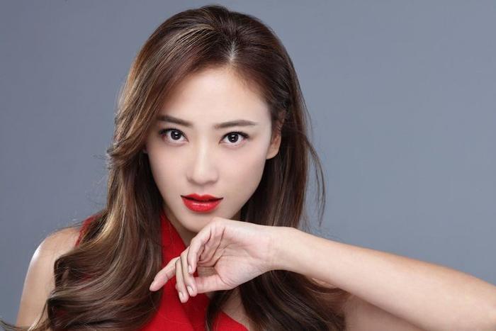 原来应采儿不姓应，宋祖儿也不姓宋，明星们的艺名和本名差很多！