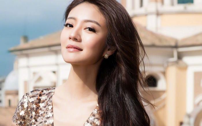 原来应采儿不姓应，宋祖儿也不姓宋，明星们的艺名和本名差很多！