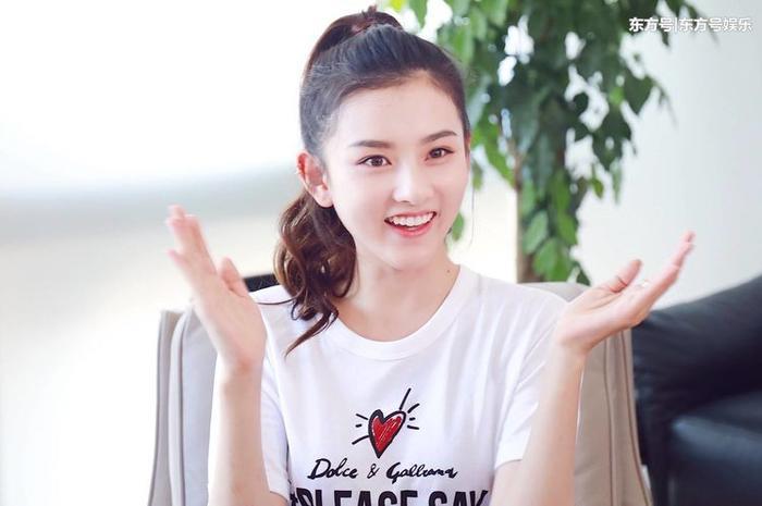 原来应采儿不姓应，宋祖儿也不姓宋，明星们的艺名和本名差很多！