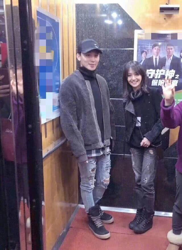 郑爽近照脸蛋发福出现婴儿肥，网友：变胖后更好看了