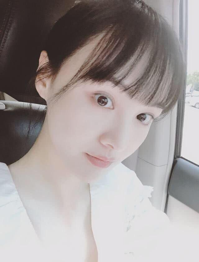 郑爽近照脸蛋发福出现婴儿肥，网友：变胖后更好看了