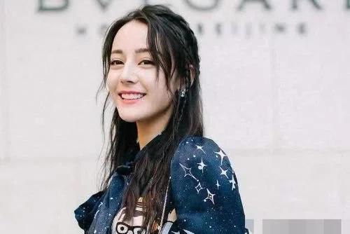 罗志祥参加节目时拍迪丽热巴大腿,谁注意热巴反应?过于真实