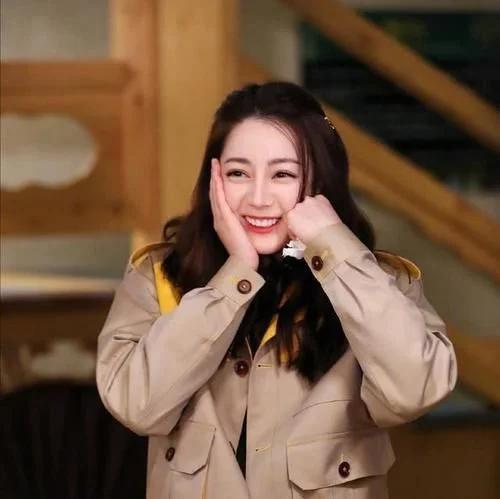 罗志祥参加节目时拍迪丽热巴大腿,谁注意热巴反应?过于真实