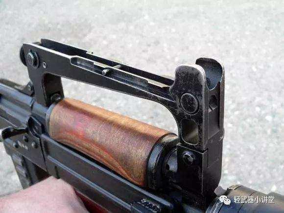 瞄准镜或光学镜,全称光学瞄准装置(optical sight)