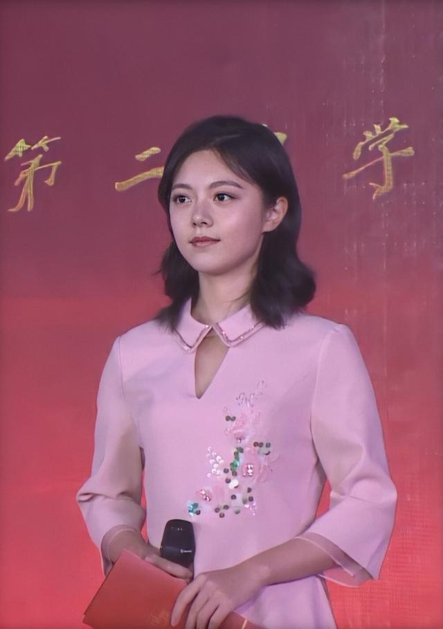 赵今麦生图让人觉得惊艳,和《少年派》里截然不同