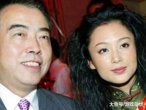 50岁陈红近照,曾被称大陆第一美女,如今身材发福容颜不再!