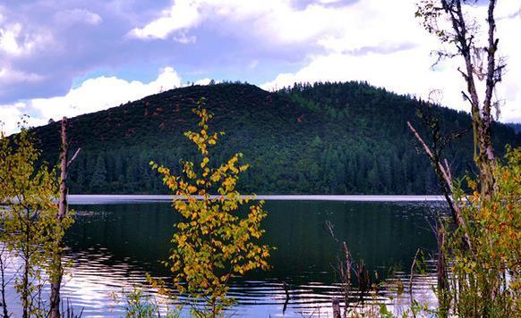 绝美的香格里,仙境般的拉普达措属都湖,一个充满诗意的地方