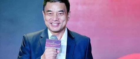 她是中国首富之女,26岁成女富豪,父亲用三个字评价她